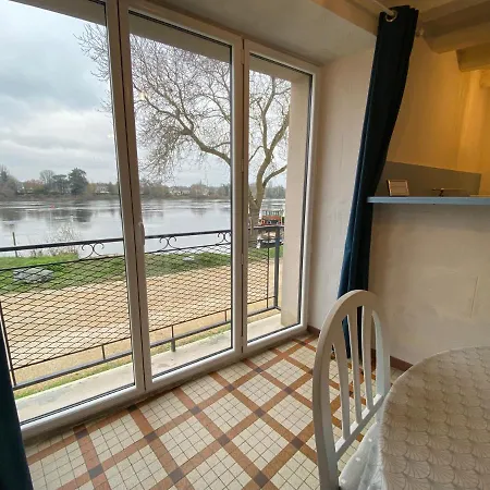 Maison Du Pecheur , Situee Sur Les Bords De La Loire Dans Un Lieu Calme Et Paisible.