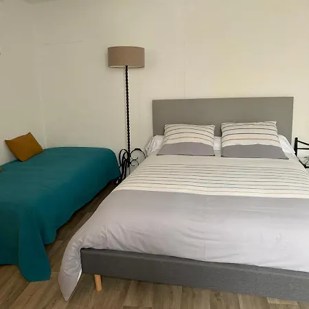 Maison Du Pecheur , Situee Sur Les Bords De La Loire Dans Un Lieu Calme Et Paisible. *