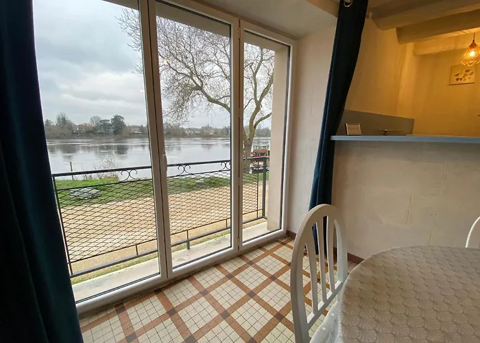 Maison Du Pecheur , Situee Sur Les Bords De La Loire Dans Un Lieu Calme Et Paisible.